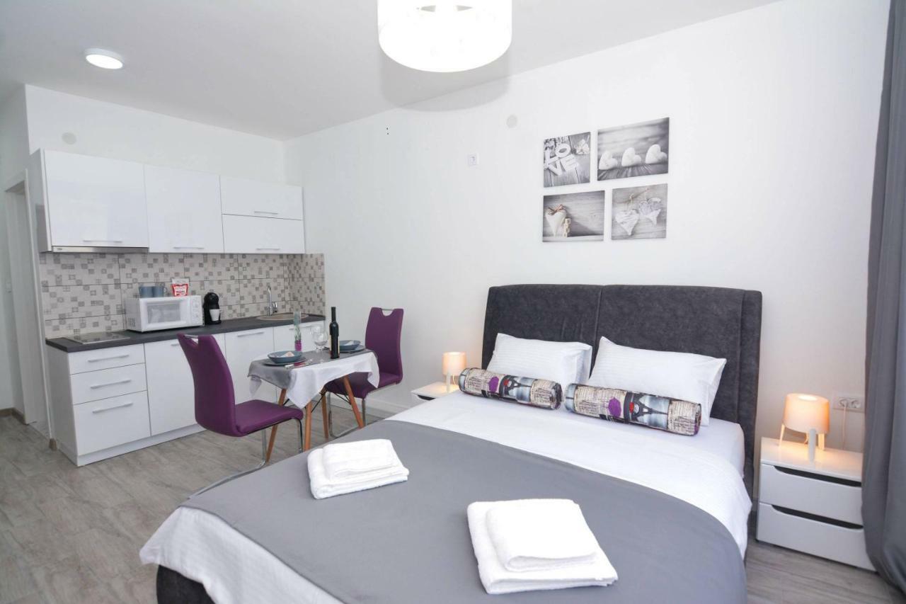 Small Oasis Apartment Tivat Exterior photo